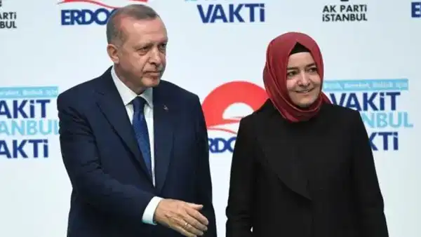 Görevden ‘affını’ istedi, Erdoğan kabul etti: AKP’li Fatma Betül Sayan Kaya o gruplardan da çıkarıldı!